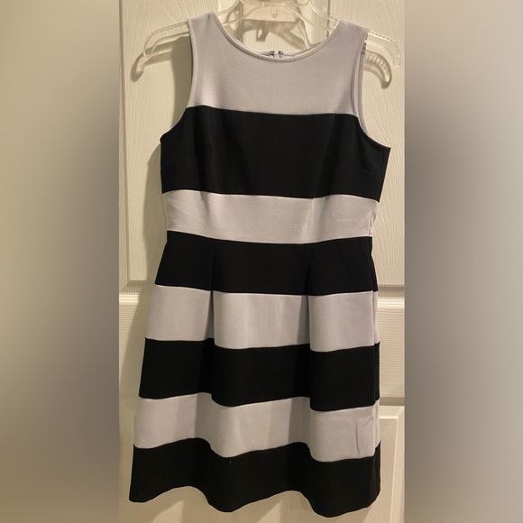 LOFT Dresses & Skirts - LOFT petite dress